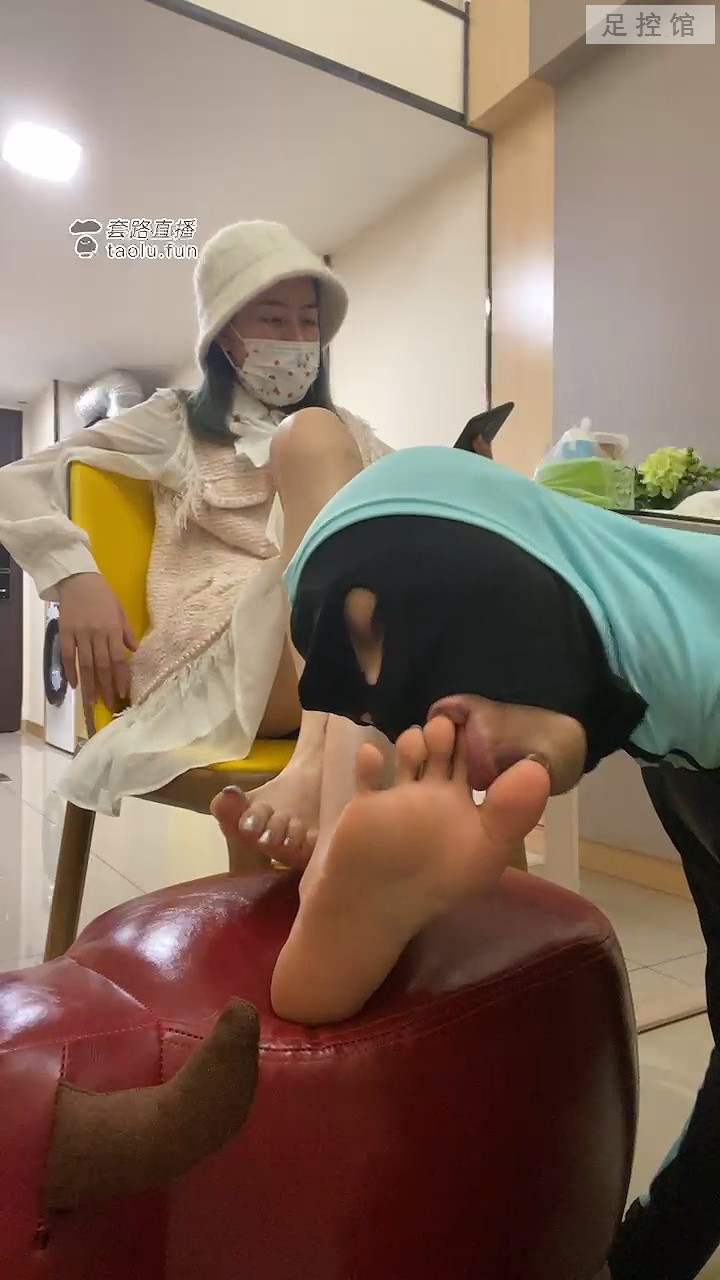 小七爱撞周-甜提裆47分钟.mp4_20220209_144913.233.jpg