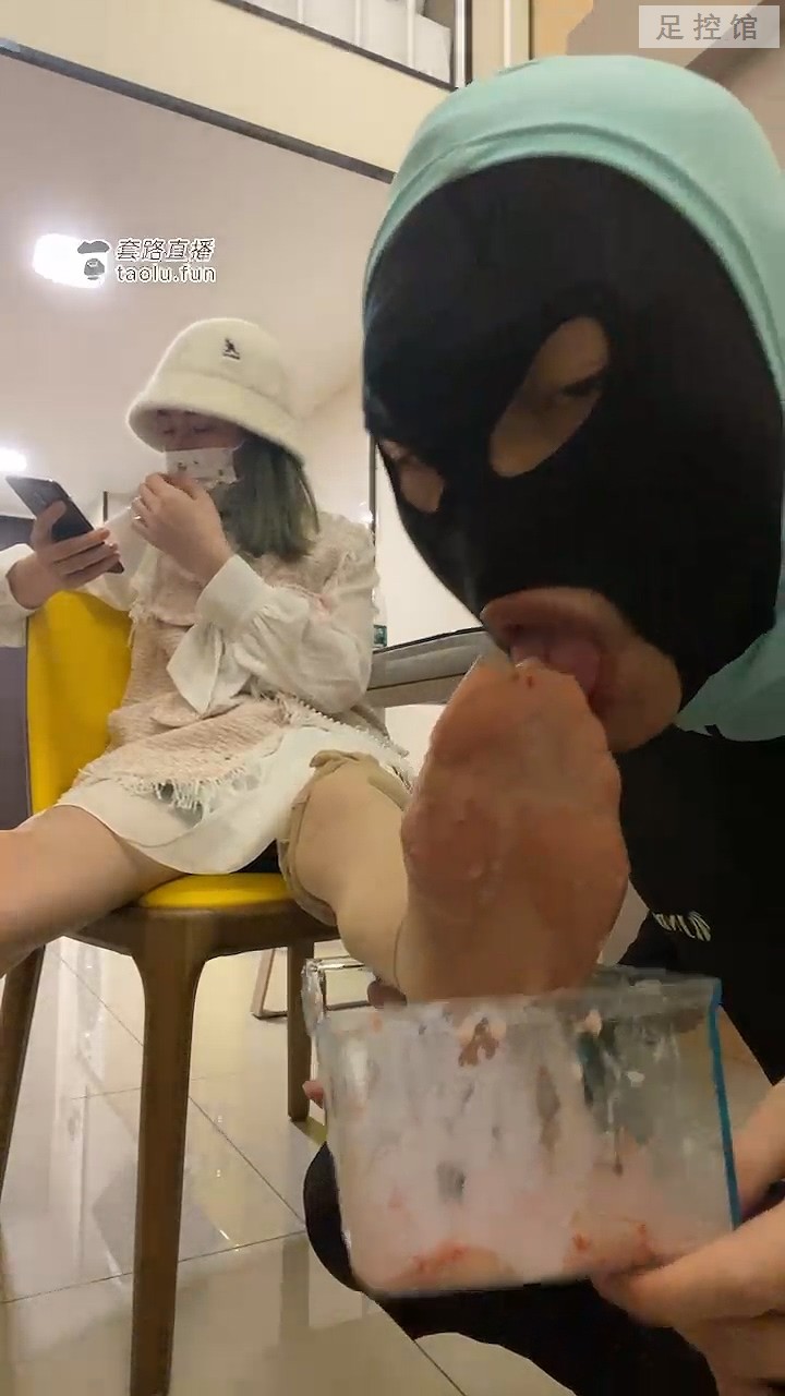 小七爱撞周-甜提裆47分钟.mp4_20220209_144943.593.jpg