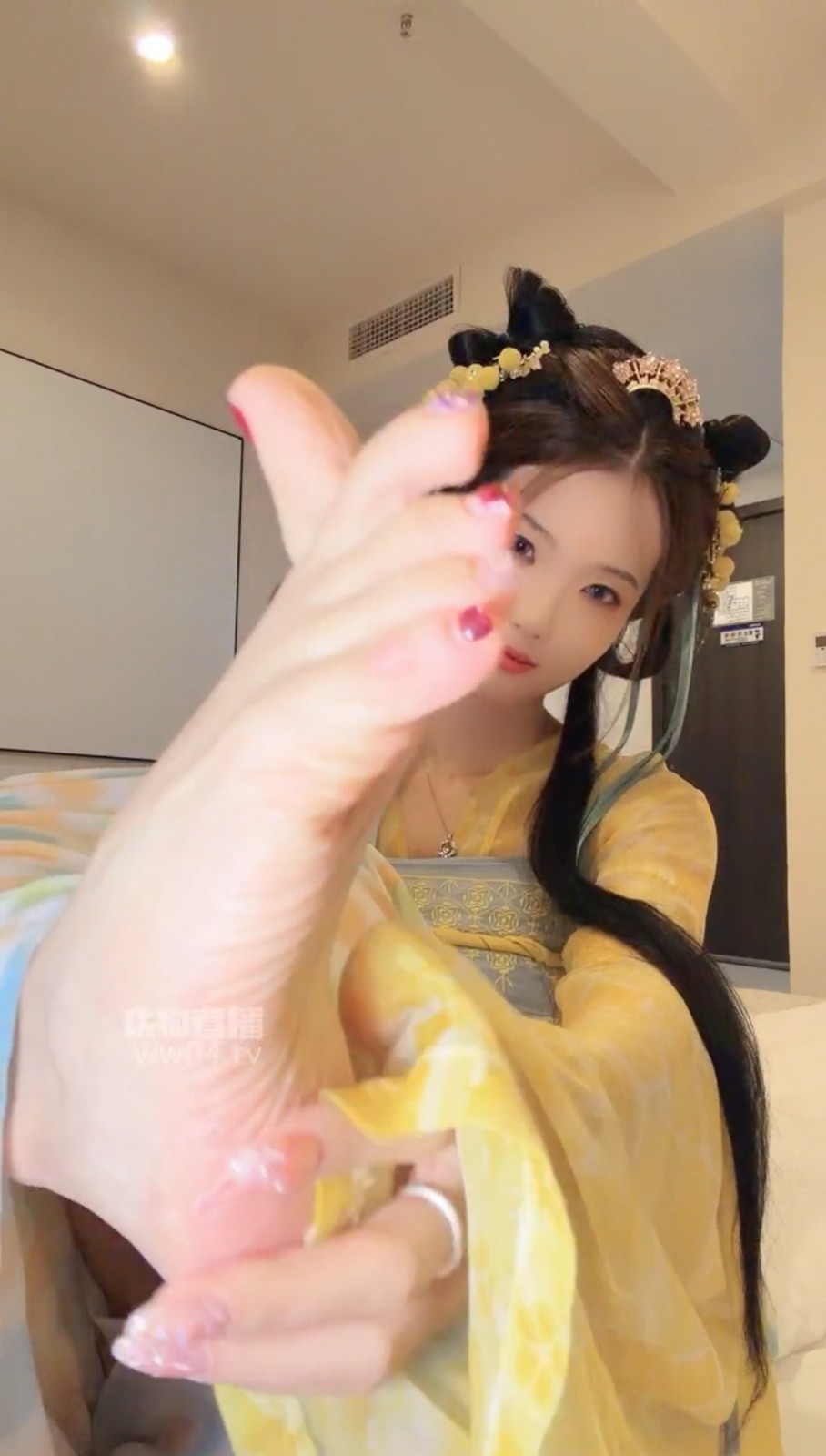 Screenshot_20251106_001550_com.huawei.himovie_edit_604601526386909.jpg